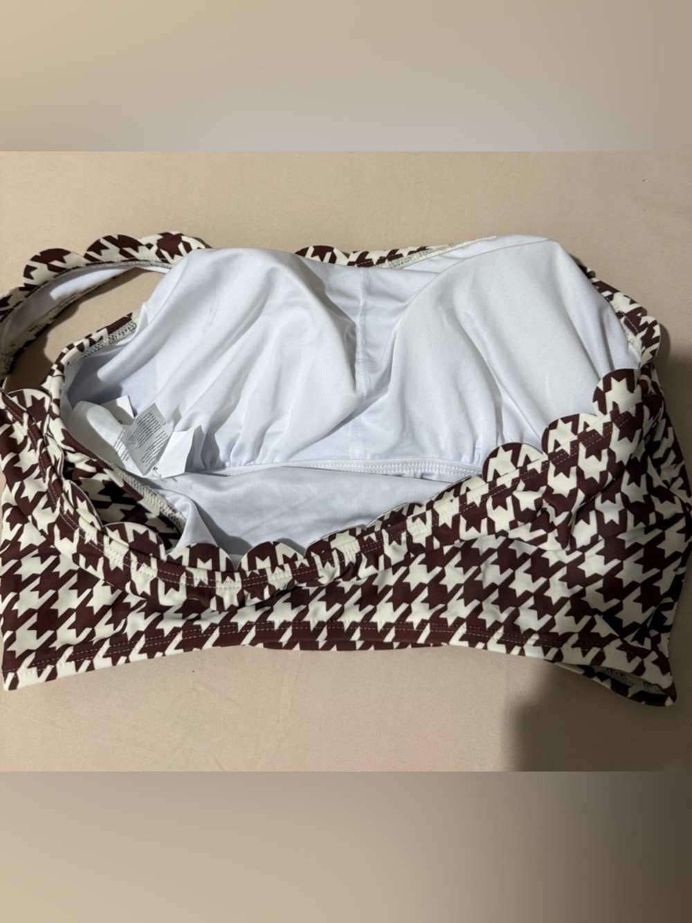 NWT. Women's Cupshe White and Brown Houndstooth Scalloped Top - Picture 5 of 7